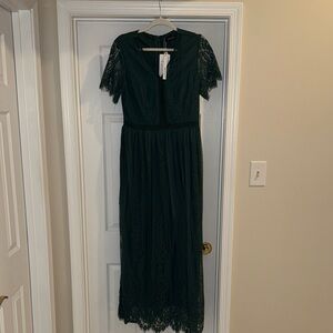 Chic Lace Midi Dress in Forest Green